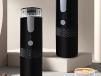 Préparez un espresso parfait où que vous soyez avec la machine à café portable DONIRT. Rechargeable, légère, compatible capsules et café moulu. Idéale pour les déplacements