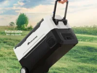 Réfrigérateur MUDIRO 12V 35L ou 55L avec Bluetooth, écran LED, congélation jusqu’à -20°C, ultra-silencieux et économique. Idéal camping & voiture.