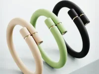 Bracelet anti-moustiques naturel et portable, avec huiles essentielles de citronnelle, pour enfants et adultes. Confortable, élégant, idéal pour les activités extérieures.