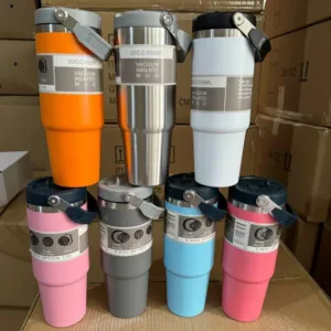 Gardez vos boissons froides ou chaudes pendant des heures avec ce gobelet Stanliess 30oz en acier inoxydable. Parfait pour la voiture, le bureau ou les voyages. Poignée ergonomique, couvercle étanche, paille incluse.