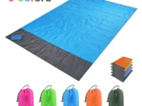 Profitez de vos sorties avec cette couverture de plage pliable étanche en polymère Dacron, ultra légère et résistante. Idéale pour pique-niques, voyages, camping et activités extérieures. Taille 140x200 ou 200x210 cm.