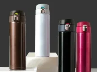 Bouteille Thermos 500 ml en inox avec couvercle à bouton. Garde les boissons chaudes 12h/froides 24h. Idéal café, thé, voyages, bureau, école ou cadeaux d’affaires.