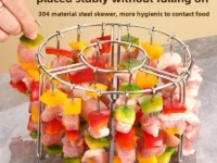 Préparez des kebabs maison avec la grille à brochettes verticale pour friteuse à air. Jusqu'à 48 brochettes, en acier inoxydable, anti-adhésif, facile à nettoyer et sans revêtement.