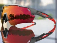 Profitez d'une vision claire avec les lunettes de cyclisme SCVCN. Photochromiques, UV400, légères et robustes – idéales pour VTT, route, pêche et sports outdoor.