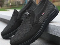 Chaussures de course tricotées pour hommes légères et respirantes. Design moderne, semelle antidérapante et confort optimal pour le sport et les sorties en plein air.