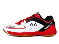 Découvrez les chaussures de badminton AS33 pour hommes. Légères, respirantes et antidérapantes, elles offrent confort et performance pour tous vos entraînements.