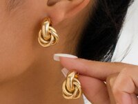 Boucles d’oreilles créoles à nœud en acier inoxydable, design géométrique irrégulier. Bijou tendance, durable et élégant, idéal en cadeau pour femmes et filles.