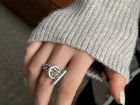 Bague argent multicouche XIYANIKE pour femme, style punk chic avec chaîne OT et anneaux ronds. Bijou tendance idéal pour fête et Saint-Valentin.