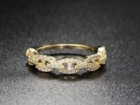 Bague Hip Hop femme R720 plaquée or 14K avec zircone cubique micro-incrustée. Bijou tendance, élégant et audacieux, idéal pour la Saint-Valentin et les looks urbains.