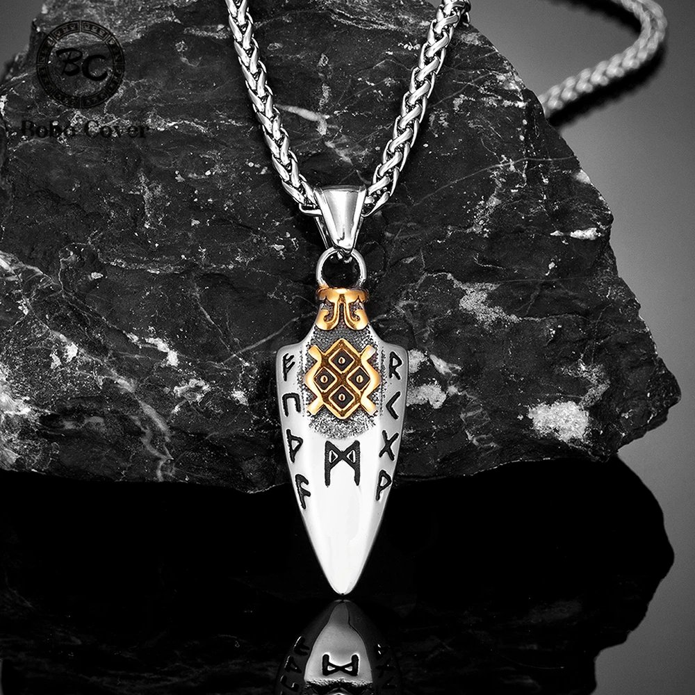 Collier Runes d’Odin & Valknut pendentif flèche Valknut pour homme Pot. rapide 1 Collier Runes d’Odin pour homme en acier inoxydable avec pendentif flèche Valknut. Bijou viking symbolique, durable et ethnique, idéal pour style nordique et cadeau masculin.