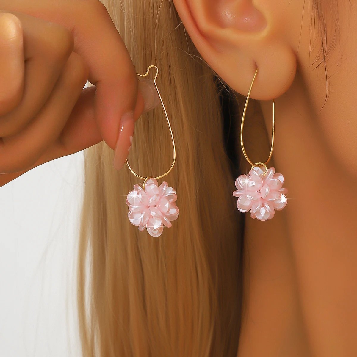 Boucles d’Oreilles Pétale de Perle Femme – Pendantes Élégantes Tendance 6 Boucles d’Oreilles Pétale de Perle Femme – Pendantes Élégantes Tendance – Image 6