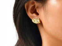 Boucles d’oreilles multicouches plaqué or en acier inoxydable hypoallergénique. Design géométrique moderne, élégantes et légères, parfaites pour un bijou quotidien ou cadeau.