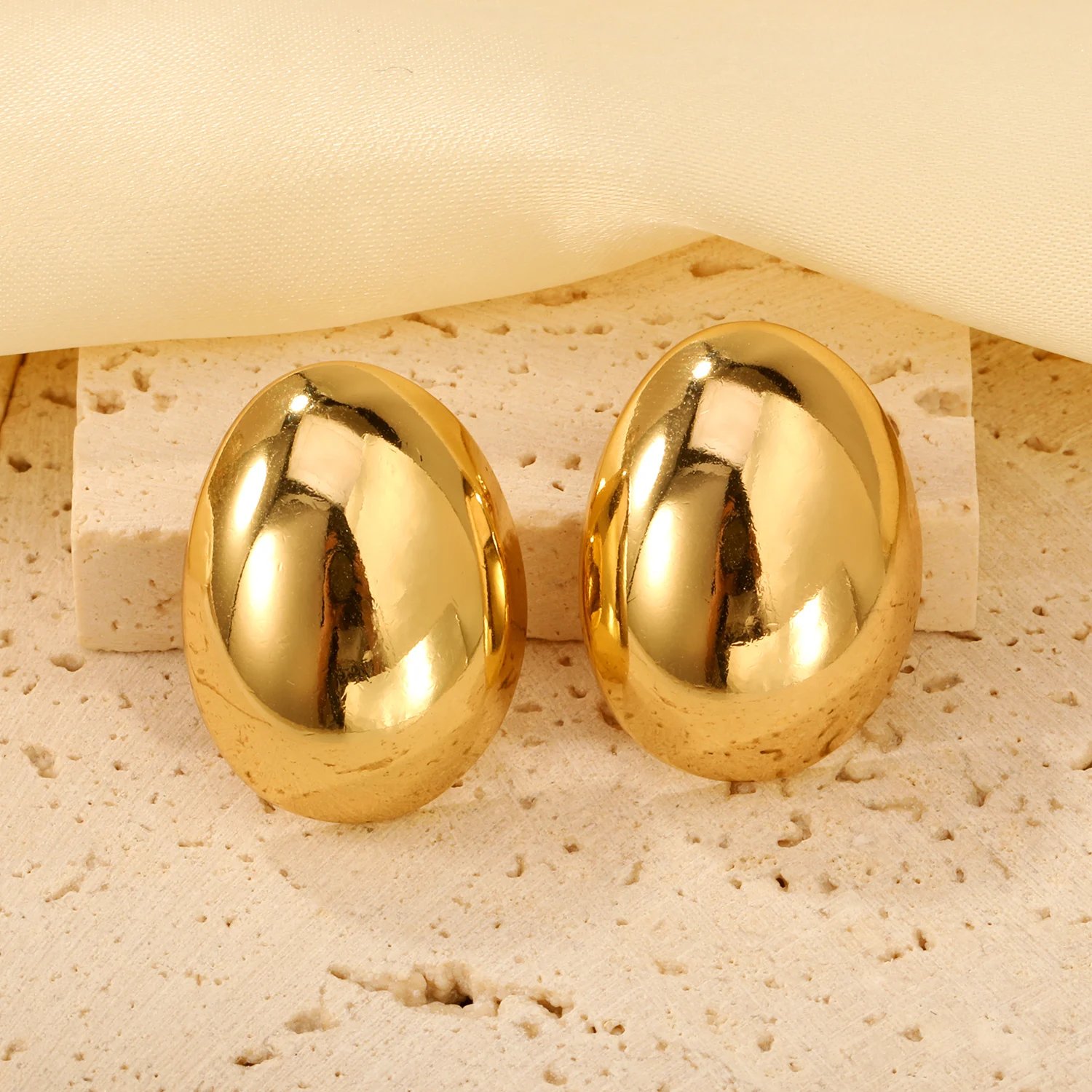 Boucles d’Oreilles Rondes Plaqué Or 18K en Acier Inoxydable Liv. rapide 3 Boucles d’Oreilles Rondes Plaqué Or 18K en Acier Inoxydable Liv. rapide – Image 3