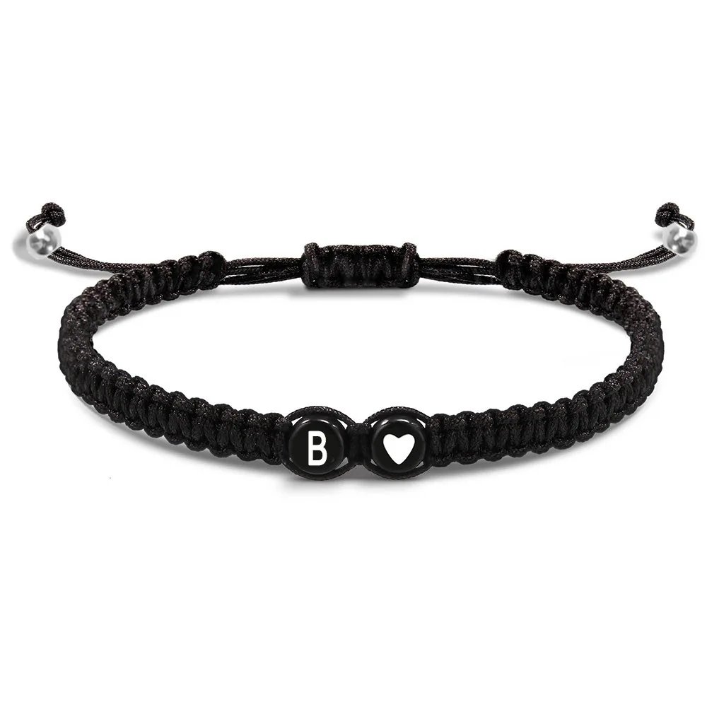 Bracelet Initiale Cœur A-Z – Tressé Réglable Unisexe Port. rapide 1 Bracelet initiale A-Z avec cœur, réglable et unisexe. Bijou personnalisé tressé, idée cadeau amitié, couple ou famille. Léger, tendance et confortable.