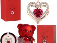 Méta description (SEO) : Collier pendentif cœur rouge avec ours mignon en coffret rose. Idéal cadeau femme pour Saint-Valentin, Fête des Mères 2026, Noël ou anniversaire. Élégant, prêt à offrir.