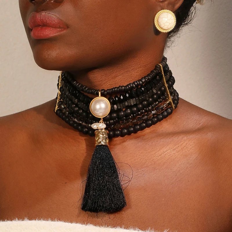 Parure Vintage Perles & Glands – Collier Choker Géométrique et Boucles d’Oreilles Élégantes | Bijoux Femme Mariage & Soirée Chic 1 Sublimez votre allure avec cette parure vintage perles et glands en verre. Collier choker géométrique et boucles assorties, idéal mariage, cérémonie et soirée élégante. Stock limité.