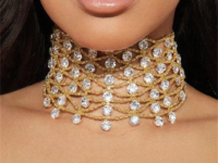 Collier multicouche en strass élégant pour mariée et soirées. Bijou romantique scintillant idéal banquet, fête ou cadeau femme chic.