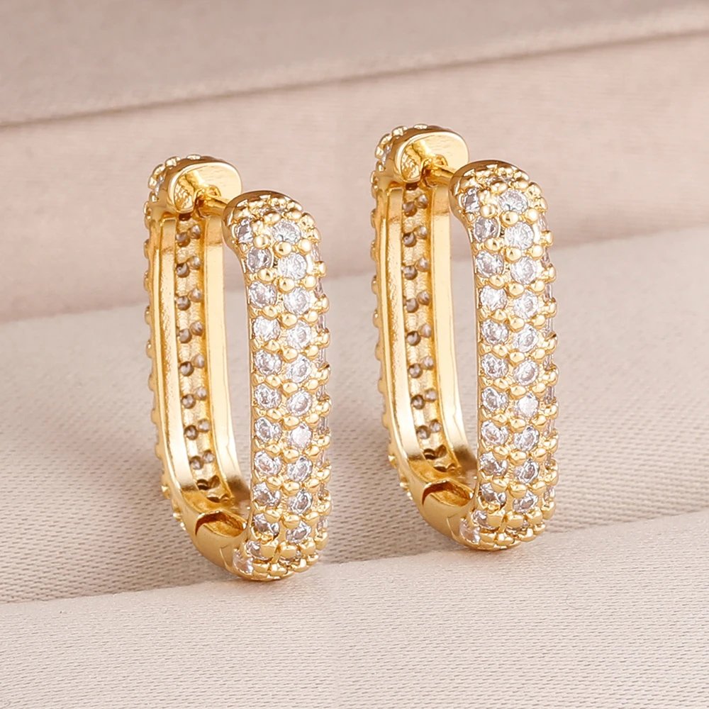 Boucles d’Oreilles Huggie en U Plaqué Or 14K – Créoles Géométriques en Zircon CZ & Acier Inoxydable Port. rapide 4 Boucles d’Oreilles Huggie en U Plaqué Or 14K – Créoles Géométriques en Zircon CZ & Acier Inoxydable Port. rapide – Image 4