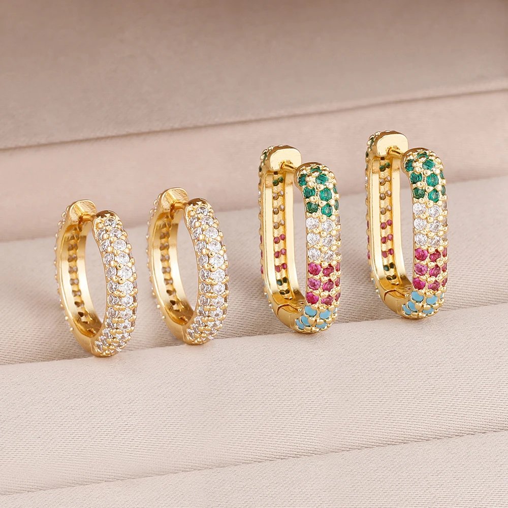 Boucles d’Oreilles Huggie en U Plaqué Or 14K – Créoles Géométriques en Zircon CZ & Acier Inoxydable Port. rapide 1 Boucles d’oreilles Huggie en U plaqué or 14K avec zircon CZ brillant. Créoles géométriques en acier inoxydable, élégantes et modernes pour femme.