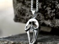 Collier homme avec pendentif crâne creux rétro en acier inoxydable, chaîne 60 cm. Style hip hop punk vintage, bijou statement argent antique.