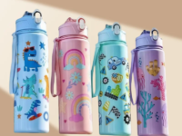 Bouteille d’eau dinosaure 750 ml pour enfants : étanche, sans BPA, paille en silicone, légère et portable. Parfaite pour l’école, le sport et les sorties.