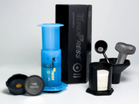 Cafetière portable YRP sans électricité. Machine expresso manuelle compacte idéale pour voyage, camping, voiture et maison. Café rapide et facile partout.