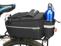 Sacoche arrière pliable pour vélo, 20–25 L, fixation porte‑bagages, emplacement éclairage, poche isotherme, porte‑bouteille. Idéale mobilité douce & cyclotourisme.