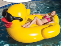 Bouée canard géant XXL : lit flottant épais, matelas gonflable durable, idéal piscine, plage et pool party. Confort, fun et design premium.