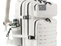 Sac comprend un compartiment intérieur, une poche intérieure fendue et une poche intérieure zippée
