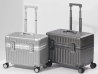Valise rigide DK en PC. Tailles 18 et 20 pouces. Serrures TSA, roulettes pivotantes 360, cadre renforcé, protections d’angle, poignée télescopique. Idéale voyage d’affaires, déplacements courts, bagage cabine. Catégorie Sacs Cargo Utilitaires.