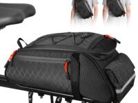 Sac de coffre vélo 10L en polyester 900D anti déchirure. Installation rapide sans outil, fixation sécurisée, bandes réfléchissantes et utilisation 4 en 1. Idéal pour vélotaf, randonnée à vélo et mobilité douce.
