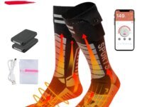 Chaussettes chauffantes KEMiMOTO avec contrôle par application mobile et batteries rechargeables 3000mAh. Chauffage réglable sur 4 niveaux, autonomie jusqu'à 8 heures, confort thermique optimal pour ski, moto, chasse, randonnée et activités outdoor hivernales.